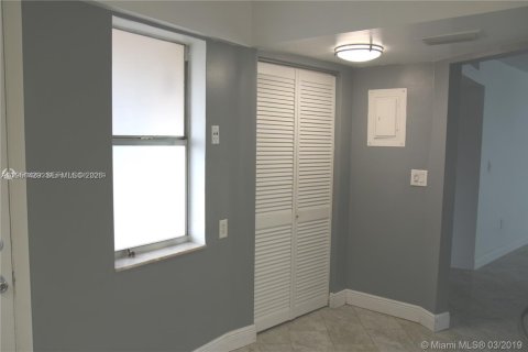 Copropriété à louer à Miami, Floride: 2 chambres, 166.2 m2 № 2007651 - photo 3