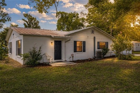 House in Zephyrhills, Florida 4 bedrooms, 149.76 sq.m. № 2291025