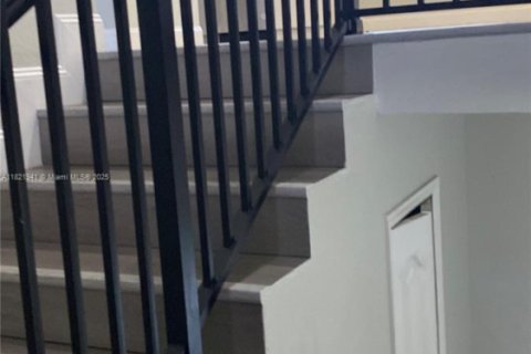 Condominio en alquiler en Hialeah, Florida, 3 dormitorios, 125.42 m2 № 1783655 - foto 3