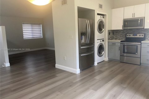 Condominio en alquiler en Hialeah, Florida, 3 dormitorios, 125.42 m2 № 1783655 - foto 18