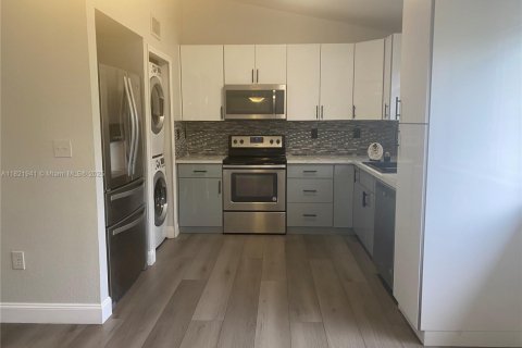 Condominio en alquiler en Hialeah, Florida, 3 dormitorios, 125.42 m2 № 1783655 - foto 7