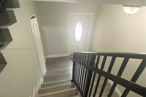 Condominio en alquiler en Hialeah, Florida, 3 dormitorios, 125.42 m2 № 1783655 - foto 4