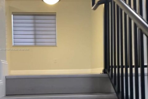 Condominio en alquiler en Hialeah, Florida, 3 dormitorios, 125.42 m2 № 1783655 - foto 6