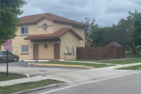 Condominio en alquiler en Hialeah, Florida, 3 dormitorios, 125.42 m2 № 1783655 - foto 1