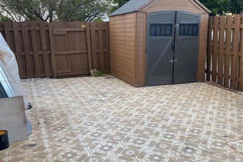 Condominio en alquiler en Hialeah, Florida, 3 dormitorios, 125.42 m2 № 1783655 - foto 19