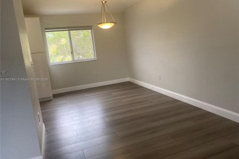 Condominio en alquiler en Hialeah, Florida, 3 dormitorios, 125.42 m2 № 1783655 - foto 8