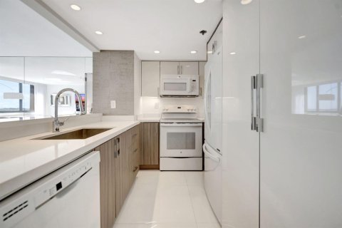 Condo in Miami, Florida, 2 bedrooms  № 2081630 - photo 2