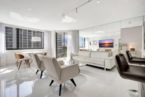 Condo in Miami, Florida, 2 bedrooms  № 2081630 - photo 6