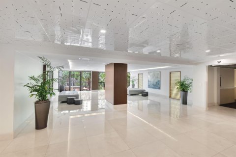Condo in Miami, Florida, 2 bedrooms  № 2081630 - photo 27