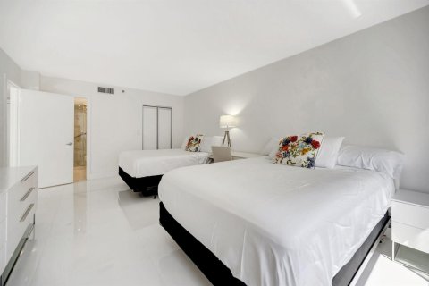 Condo in Miami, Florida, 2 bedrooms  № 2081630 - photo 14