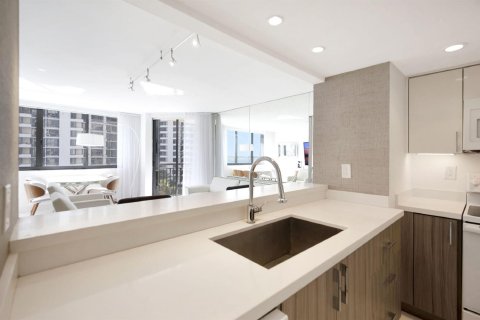 Condo in Miami, Florida, 2 bedrooms  № 2081630 - photo 3