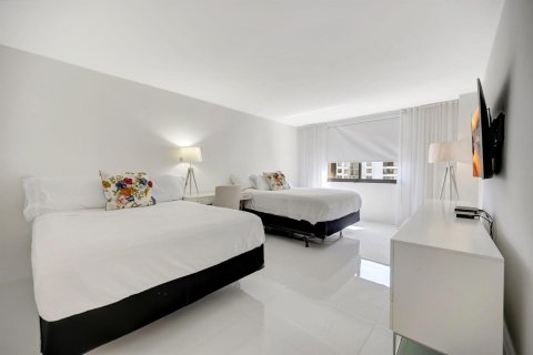 Condo in Miami, Florida, 2 bedrooms  № 2081630 - photo 13