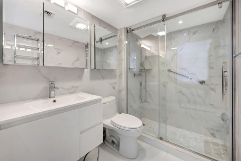 Condo in Miami, Florida, 2 bedrooms  № 2081630 - photo 12