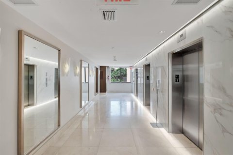 Condo in Miami, Florida, 2 bedrooms  № 2081630 - photo 30