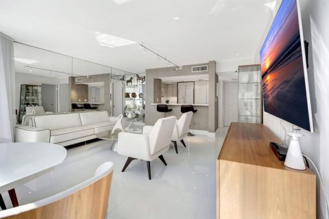 Condo in Miami, Florida, 2 bedrooms  № 2081630 - photo 7