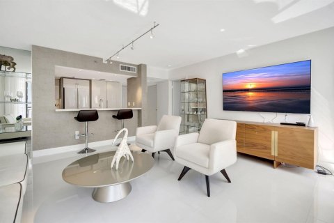 Condo in Miami, Florida, 2 bedrooms  № 2081630 - photo 9
