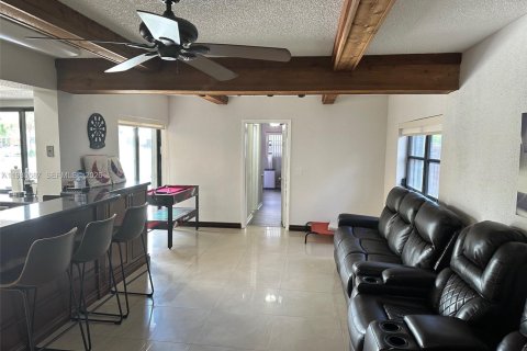 House in Plantation, Florida 4 bedrooms, 219.53 sq.m. № 2043263 - photo 8