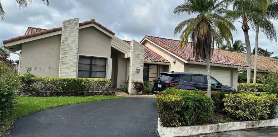 House in Plantation, Florida 4 bedrooms, 219.53 sq.m. № 2043263