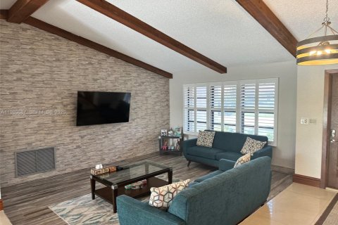 House in Plantation, Florida 4 bedrooms, 219.53 sq.m. № 2043263 - photo 11