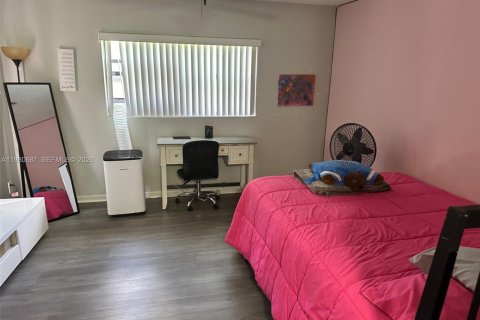 House in Plantation, Florida 4 bedrooms, 219.53 sq.m. № 2043263 - photo 18