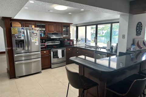 House in Plantation, Florida 4 bedrooms, 219.53 sq.m. № 2043263 - photo 7