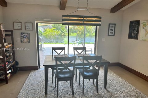 House in Plantation, Florida 4 bedrooms, 219.53 sq.m. № 2043263 - photo 10