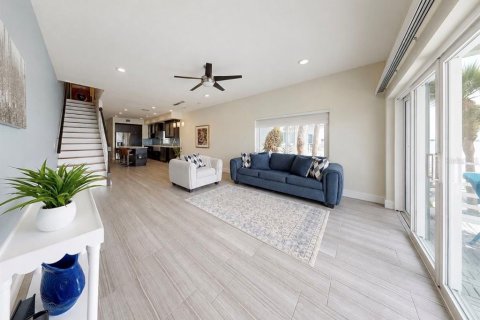 Adosado en venta en Saint Pete Beach, Florida, 4 dormitorios, 211.35 m2 № 2223423 - foto 6