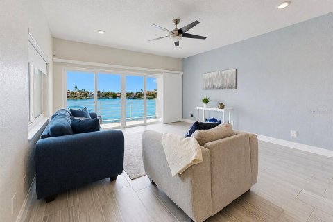 Adosado en venta en Saint Pete Beach, Florida, 4 dormitorios, 211.35 m2 № 2223423 - foto 4
