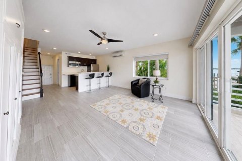 Adosado en venta en Saint Pete Beach, Florida, 4 dormitorios, 211.35 m2 № 2223423 - foto 14