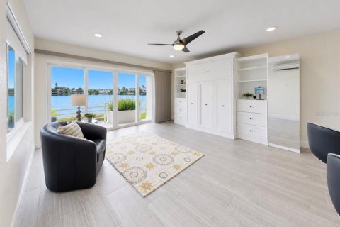 Adosado en venta en Saint Pete Beach, Florida, 4 dormitorios, 211.35 m2 № 2223423 - foto 15