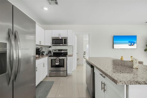 Снять в аренду виллу или дом в Майами, Флорида 4 спальни, 164.44м2, № 2052009 - фото 18