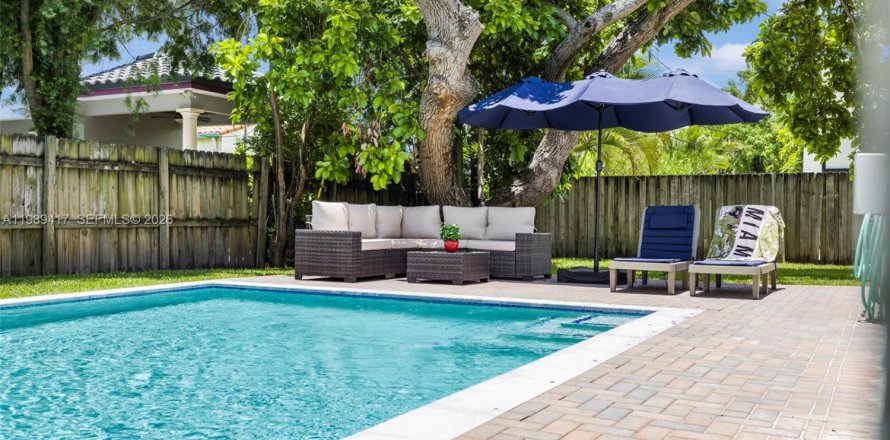 Дом в Майами, Флорида 4 спальни, 164.44м2 № 2052009