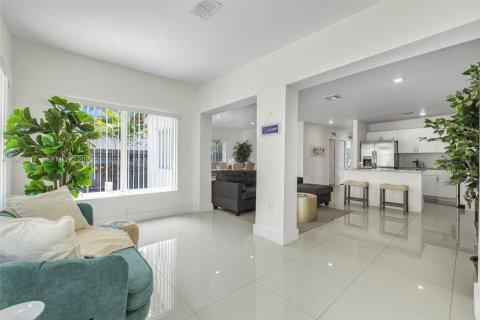 Снять в аренду виллу или дом в Майами, Флорида 4 спальни, 164.44м2, № 2052009 - фото 3