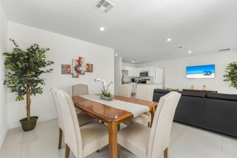 Снять в аренду виллу или дом в Майами, Флорида 4 спальни, 164.44м2, № 2052009 - фото 22