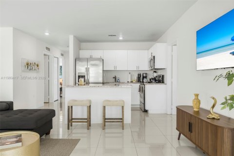 Снять в аренду виллу или дом в Майами, Флорида 4 спальни, 164.44м2, № 2052009 - фото 8