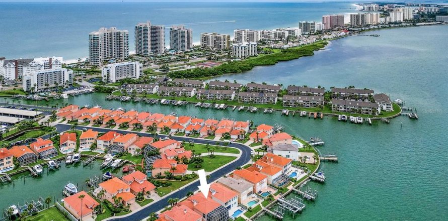 House in Clearwater, Florida 4 bedrooms, 260.31 sq.m. № 1846676