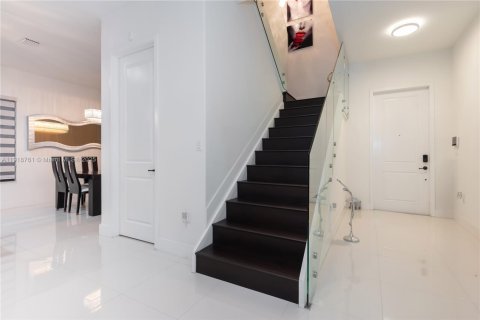 Снять в аренду виллу или дом в Хайалиа, Флорида 3 спальни, 212.84м2, № 1972106 - фото 8