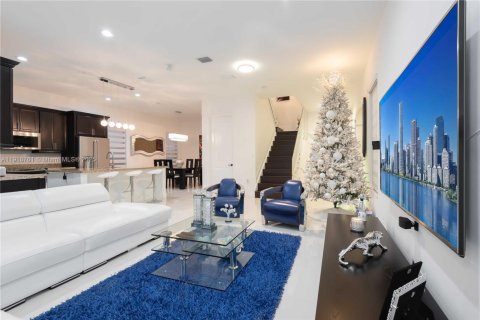 Снять в аренду виллу или дом в Хайалиа, Флорида 3 спальни, 212.84м2, № 1972106 - фото 2