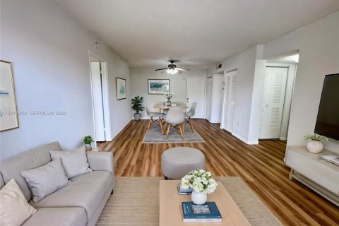 Condominio en alquiler en Cutler Bay, Florida, 2 dormitorios, 91.04 m2 № 2074870 - foto 5