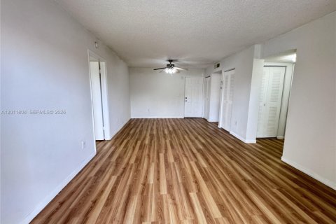 Condominio en alquiler en Cutler Bay, Florida, 2 dormitorios, 91.04 m2 № 2074870 - foto 4