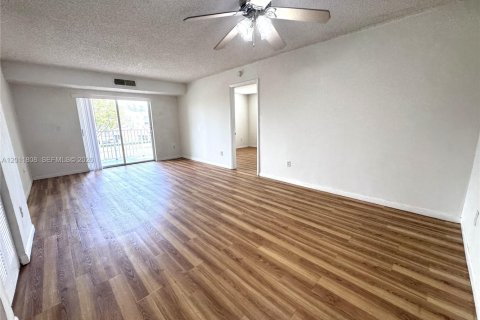 Condominio en alquiler en Cutler Bay, Florida, 2 dormitorios, 91.04 m2 № 2074870 - foto 2