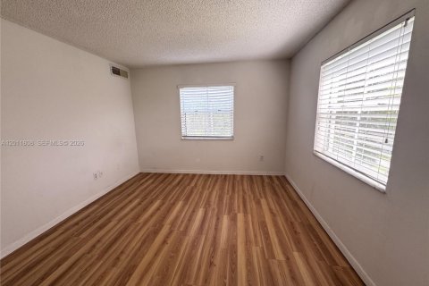 Condominio en alquiler en Cutler Bay, Florida, 2 dormitorios, 91.04 m2 № 2074870 - foto 8