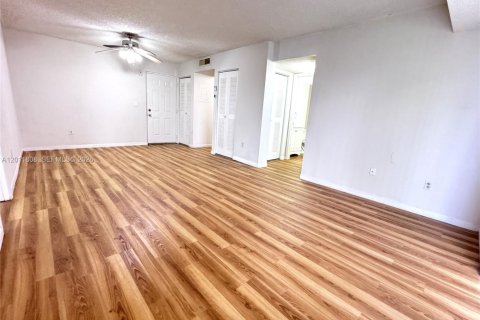 Condominio en alquiler en Cutler Bay, Florida, 2 dormitorios, 91.04 m2 № 2074870 - foto 13