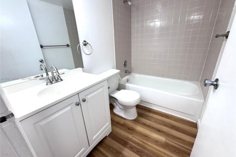 Condominio en alquiler en Cutler Bay, Florida, 2 dormitorios, 91.04 m2 № 2074870 - foto 16