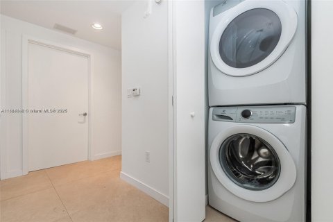 Copropriété à vendre à North Miami Beach, Floride: 2 chambres, 104.89 m2 № 1977770 - photo 16