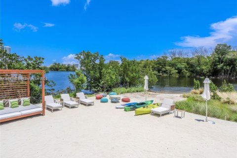 Copropriété à vendre à North Miami Beach, Floride: 2 chambres, 104.89 m2 № 1977770 - photo 8