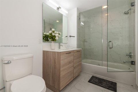 Copropriété à vendre à North Miami Beach, Floride: 2 chambres, 104.89 m2 № 1977770 - photo 13