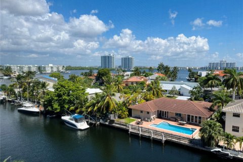 Condominio en venta en North Miami Beach, Florida, 1 dormitorio, 74.6 m2 № 1950962 - foto 11