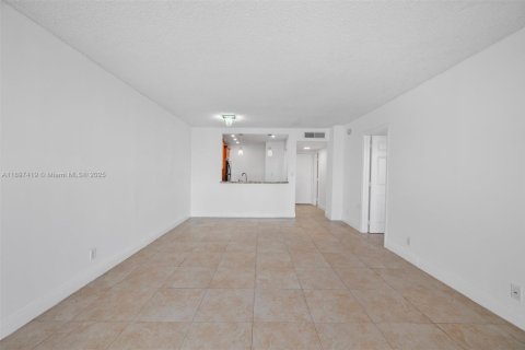 Condominio en venta en North Miami Beach, Florida, 1 dormitorio, 74.6 m2 № 1950962 - foto 5