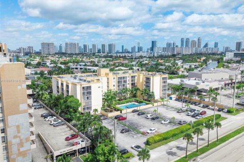 Condominio en venta en North Miami Beach, Florida, 1 dormitorio, 74.6 m2 № 1950962 - foto 30